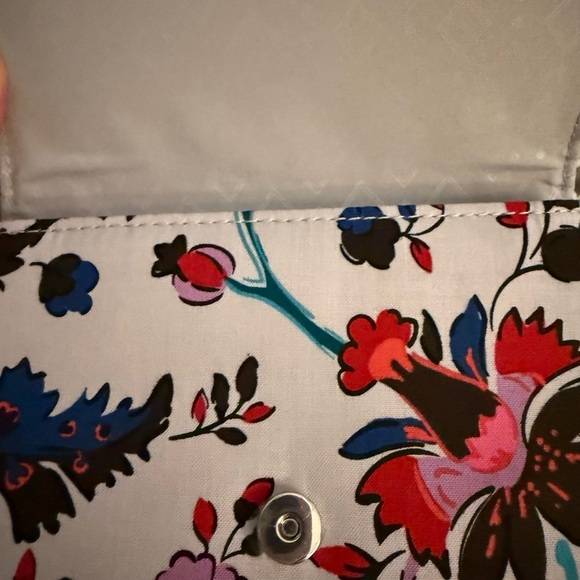 Vera Bradley 3 In 1 Crossbody Vineyard Floral NWT - Picture 5 of 8